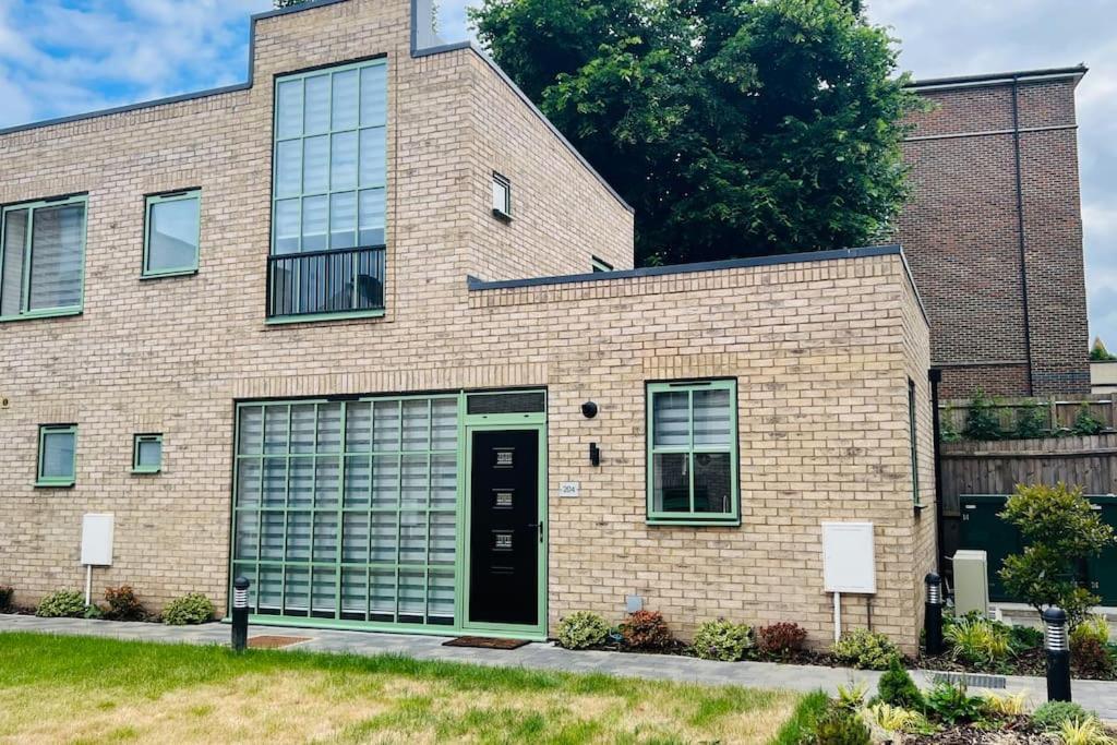 A House Designed For You… Edmonton Exterior foto