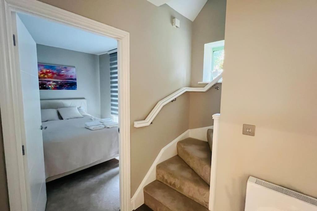 A House Designed For You… Edmonton Exterior foto